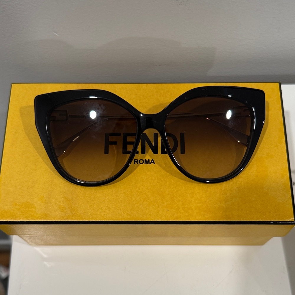 Fendi Black Oversized Sunglasses